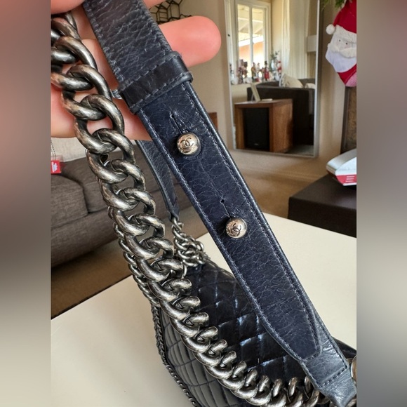 Gorgeous Authentic Chanel Boy Bag Medium Glazed Calfskin Navy Blue Chain Purse - Picture 16 of 17